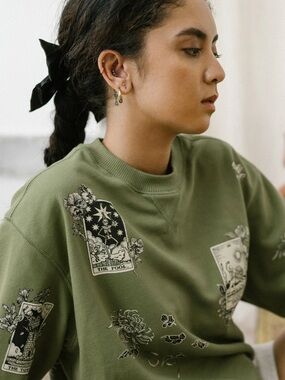 Olive Tarot Sweatshirt & Jogger Set